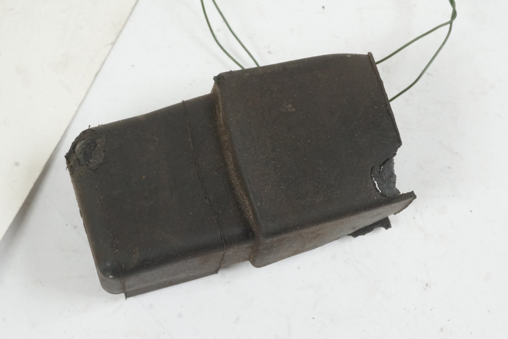 Snett uppifrån på Relä från en Honda XL 1000 V -2008 motorcykel.