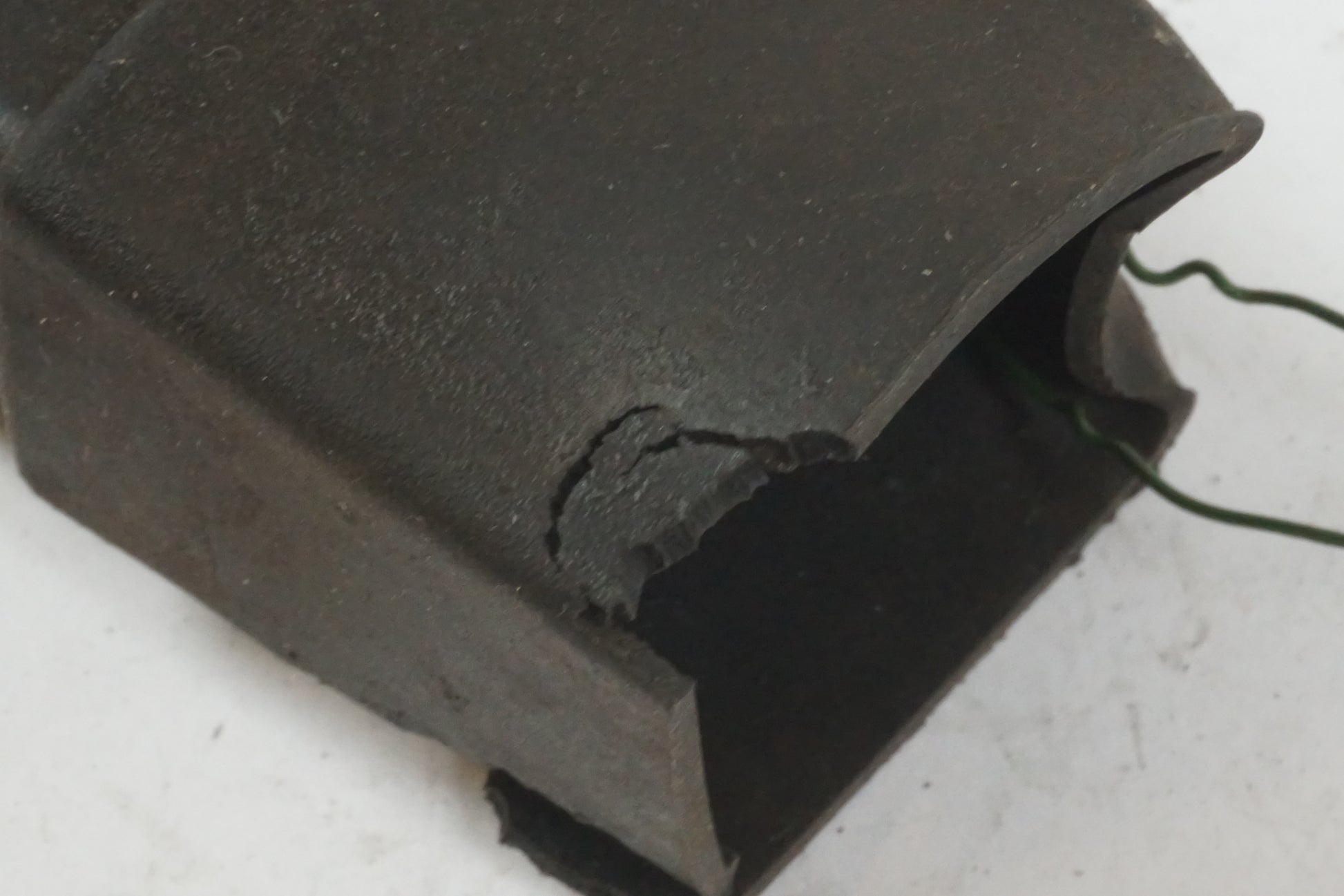 Snett nerifrån på Relä från en Honda XL 1000 V -2008 motorcykel.