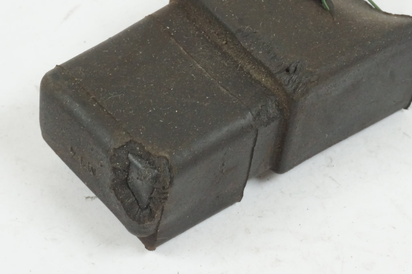 Höger sida på Relä från en Honda XL 1000 V -2008 motorcykel.