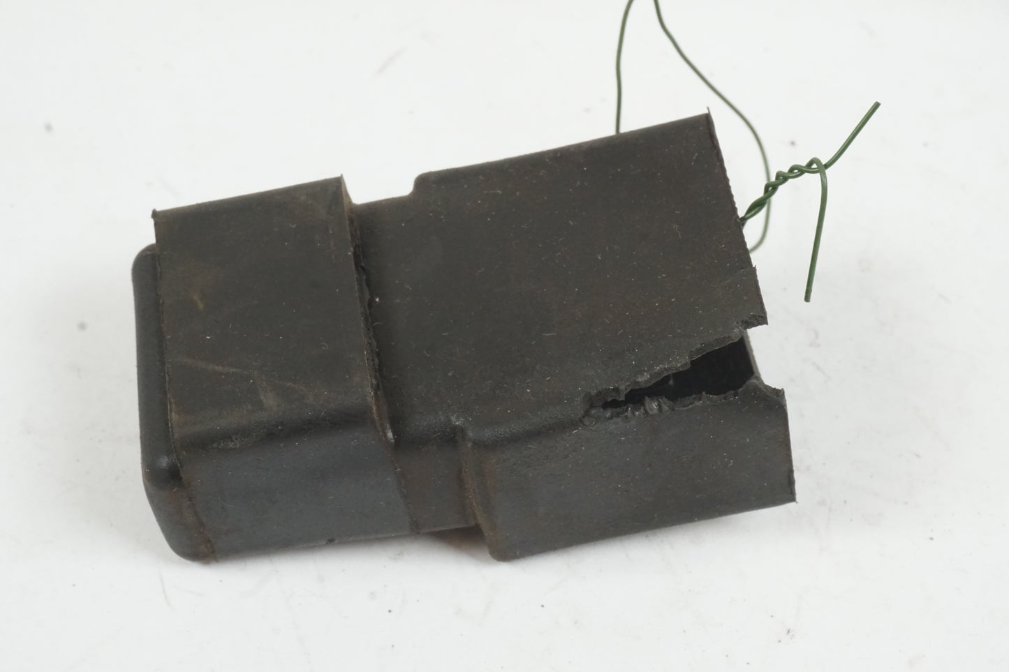 Vänster sida på Relä från en Honda XL 1000 V -2008 motorcykel.