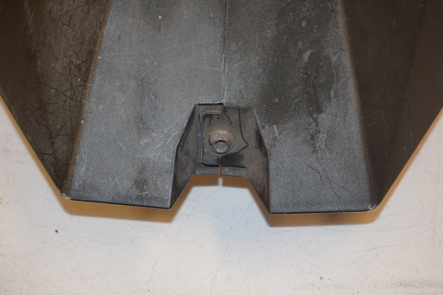 Baksidan på Magkåpa från en Yamaha YZF 1000 R1 -2008 motorcykel.