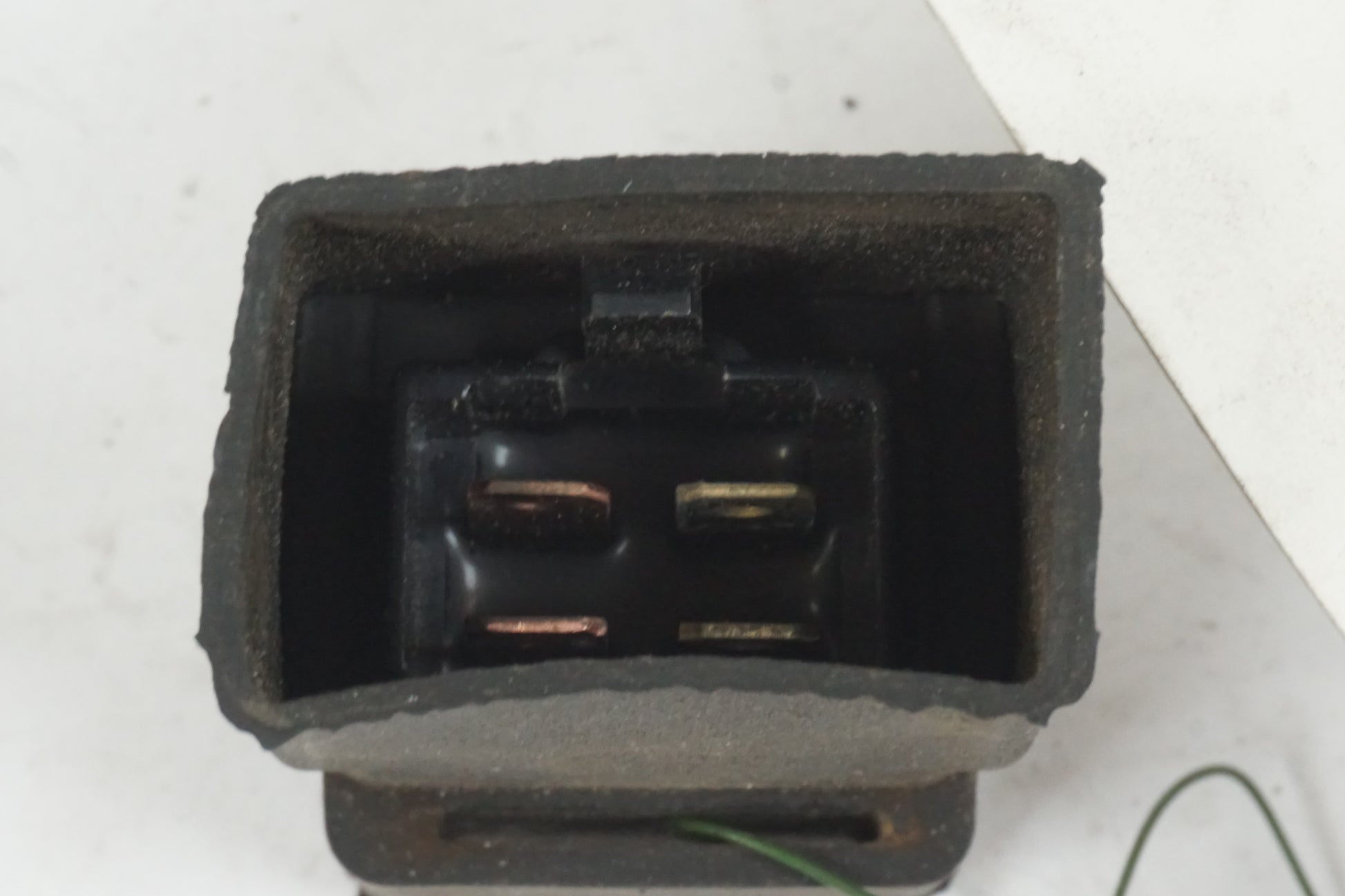 Höger sida på Relä från en Honda XL 1000 V -1999 motorcykel.