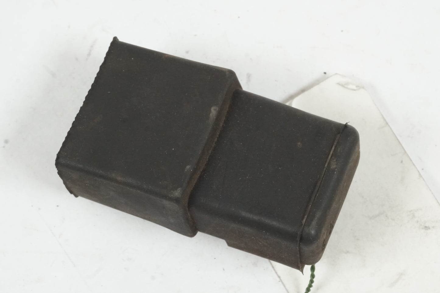 Baksidan på Relä från en Honda XL 1000 V -1999 motorcykel.