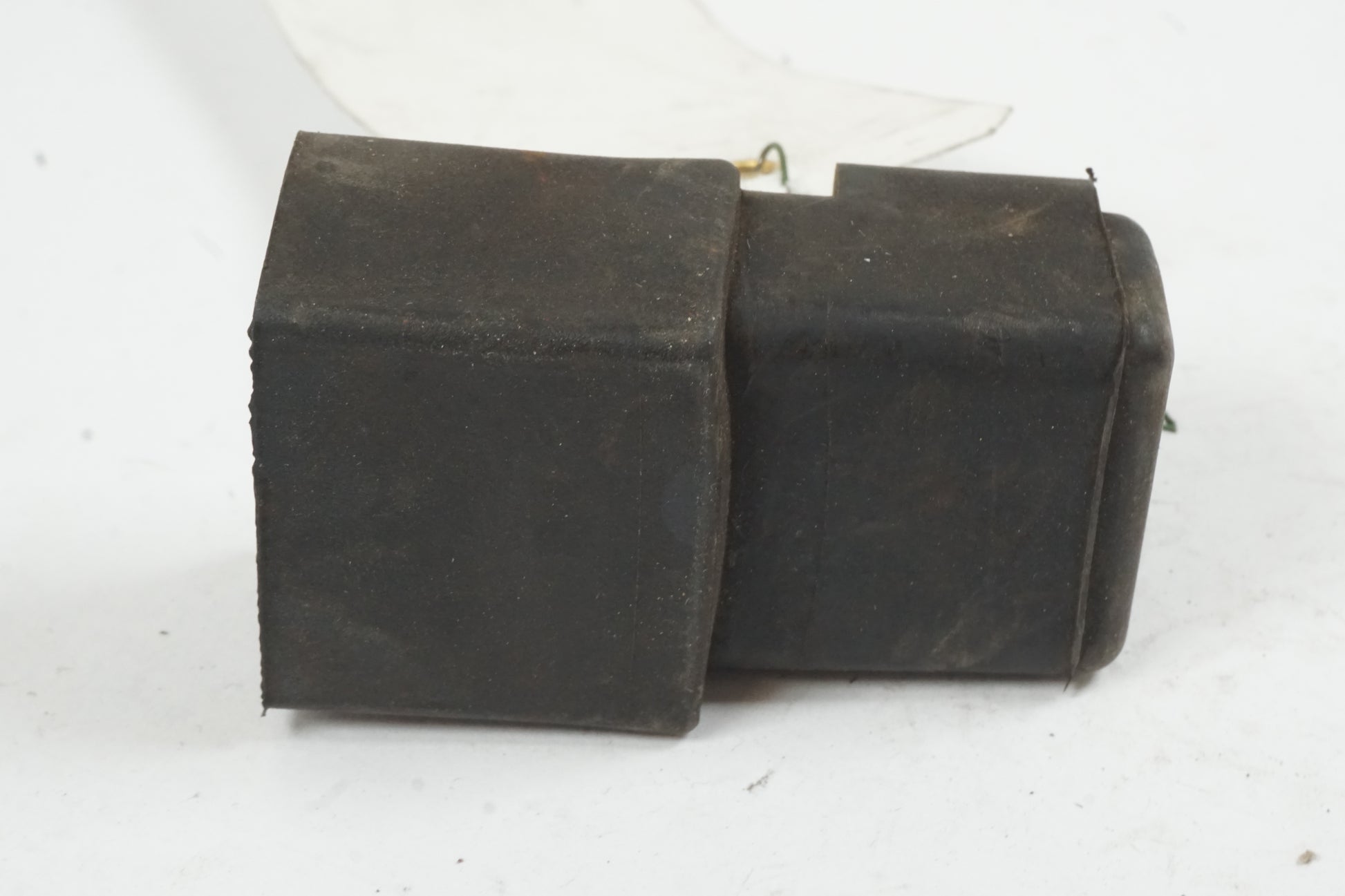 Baksidan på Relä från en Honda XL 1000 V -1999 motorcykel.