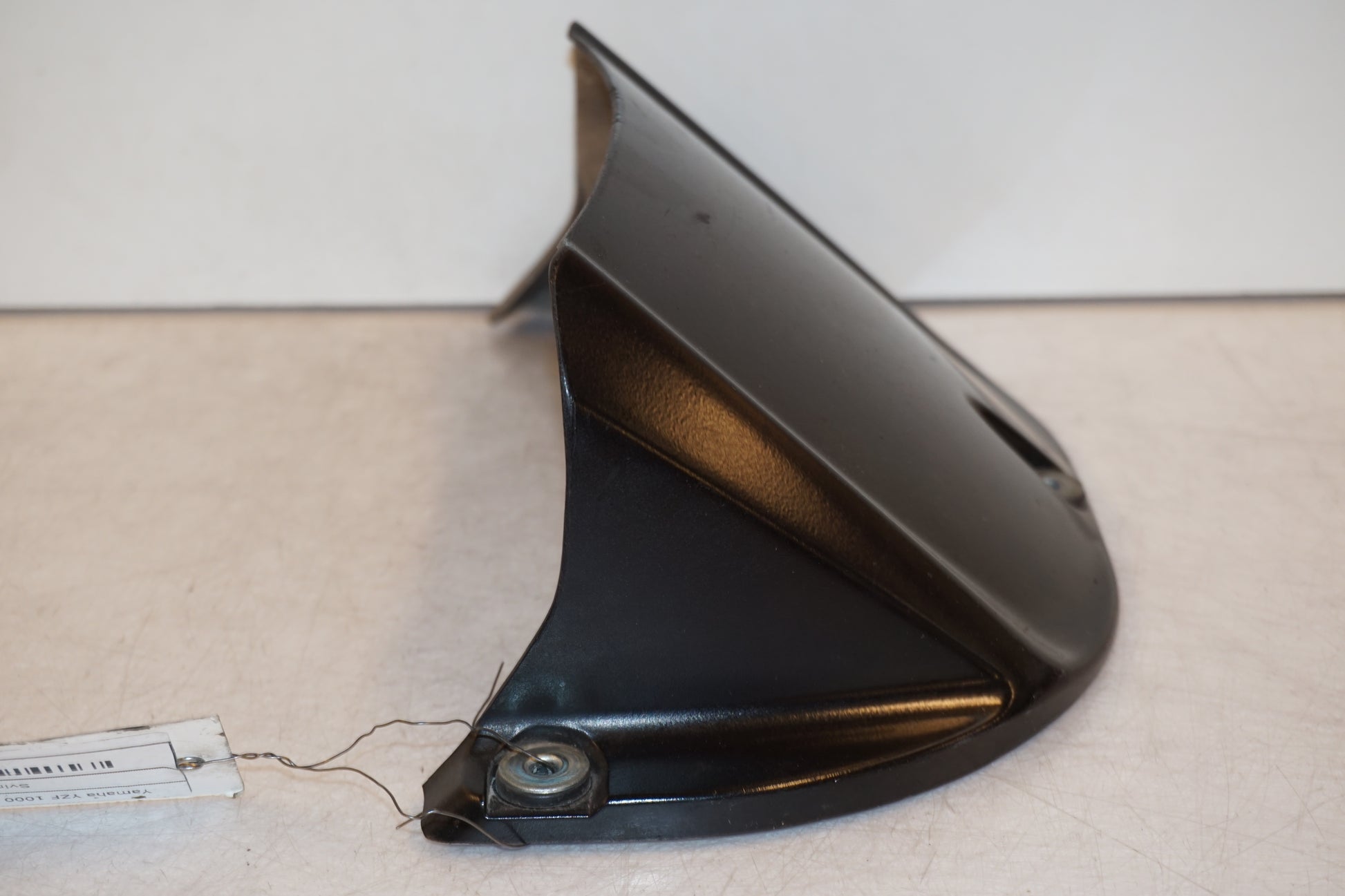 Snett uppifrån på Svingskärm från en Yamaha YZF 1000 R1 -2003 motorcykel.