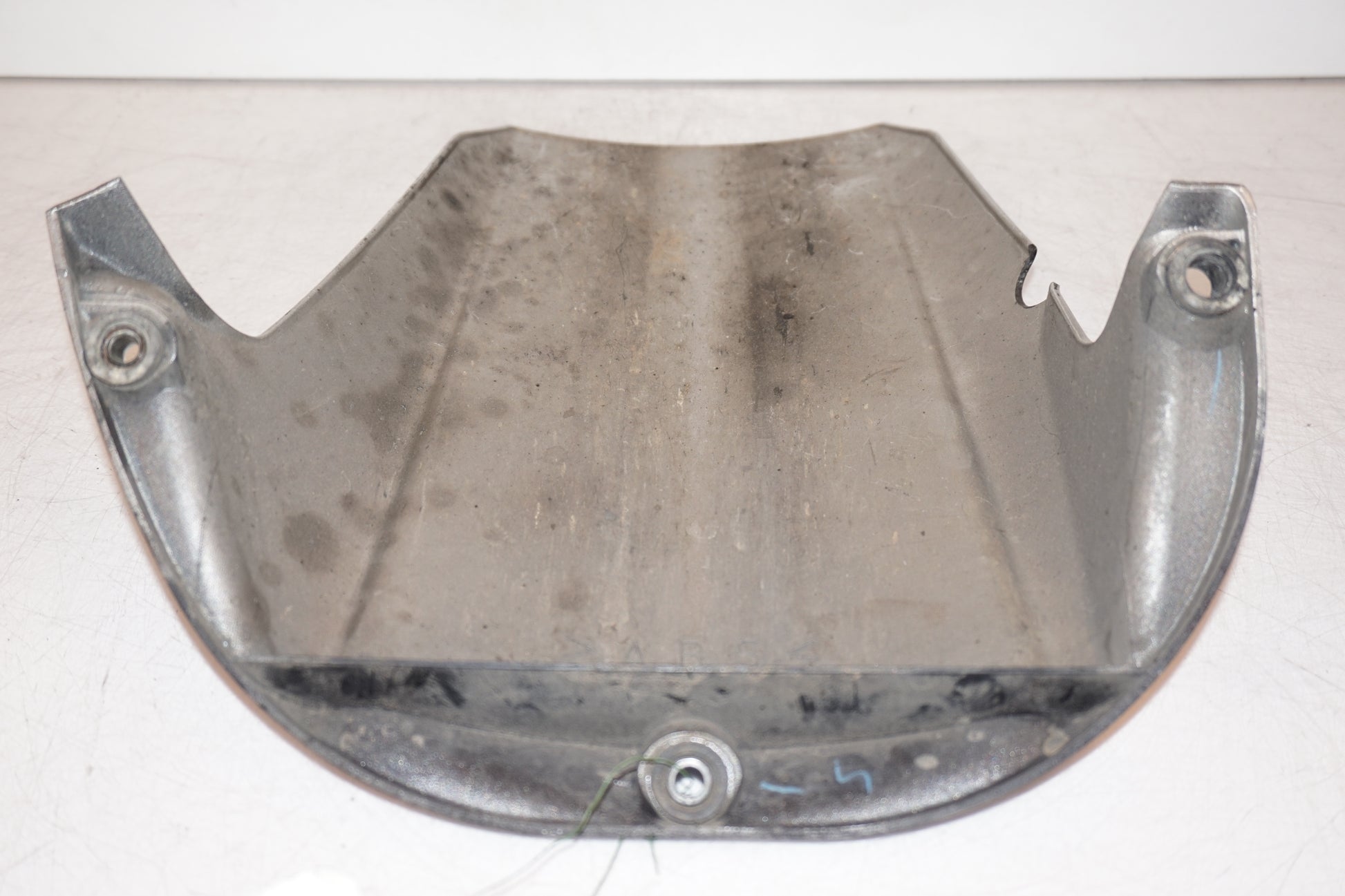 Snett nerifrån på Svingskärm från en Yamaha YZF 1000 R1 -2002 motorcykel.