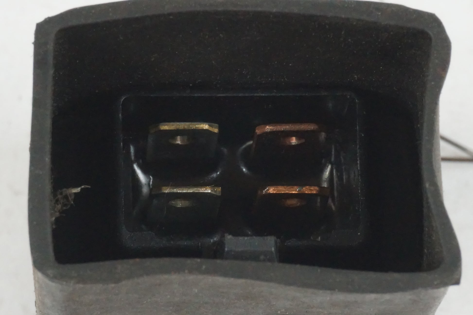 Höger sida på Relä från en Honda CBR 1100 XX -1998 motorcykel.