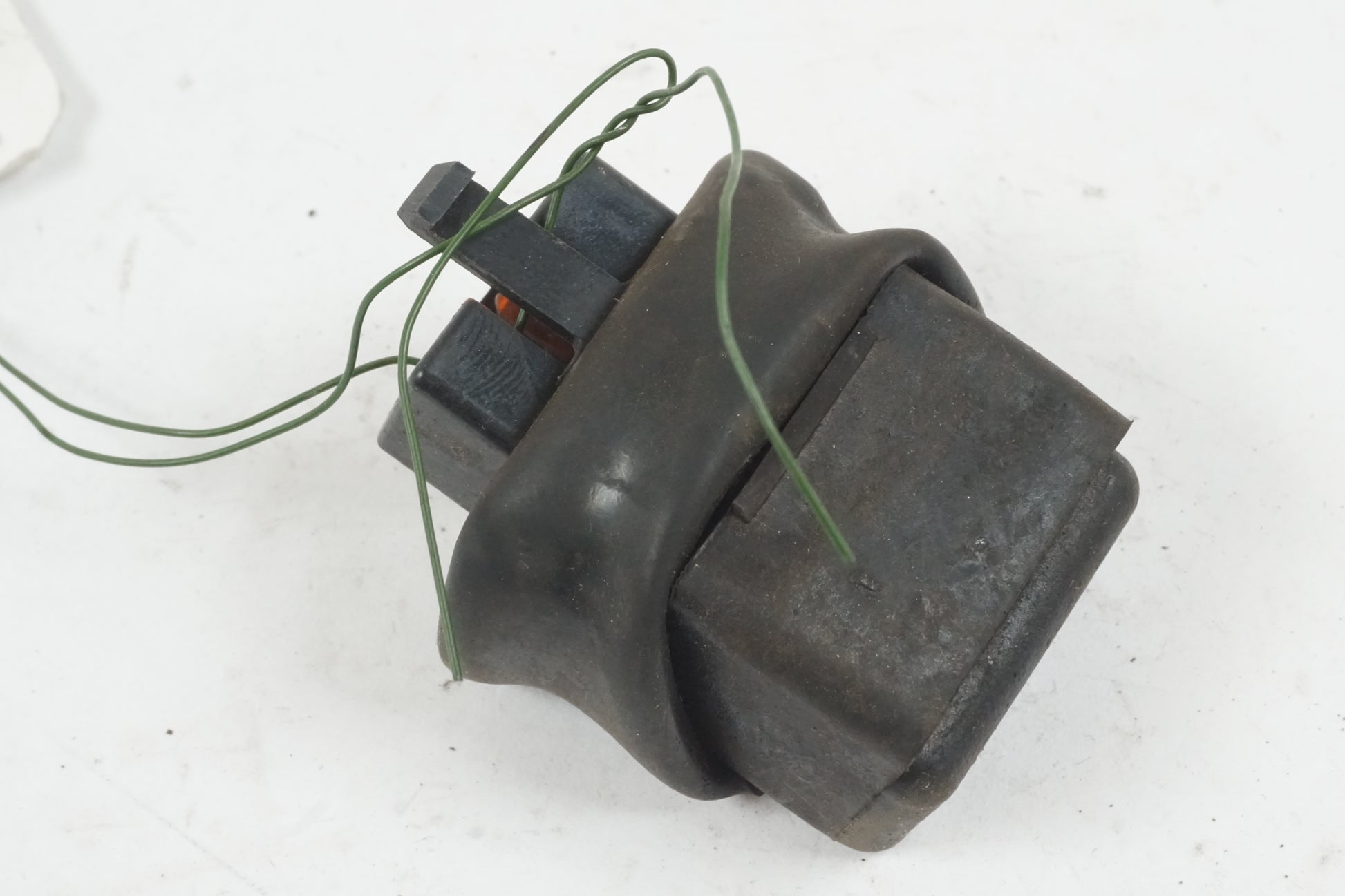 Framsidan på Relä från en Honda CB 1300 F -2004 motorcykel.