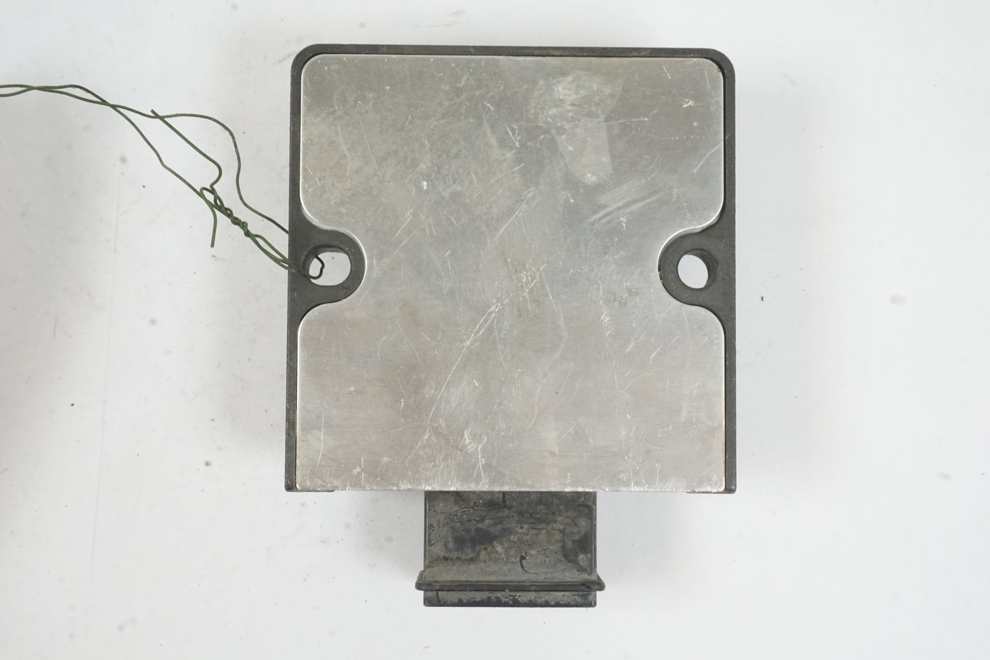 Snett uppifrån på Likriktare från en Honda CBR 125 R -2011 motorcykel.