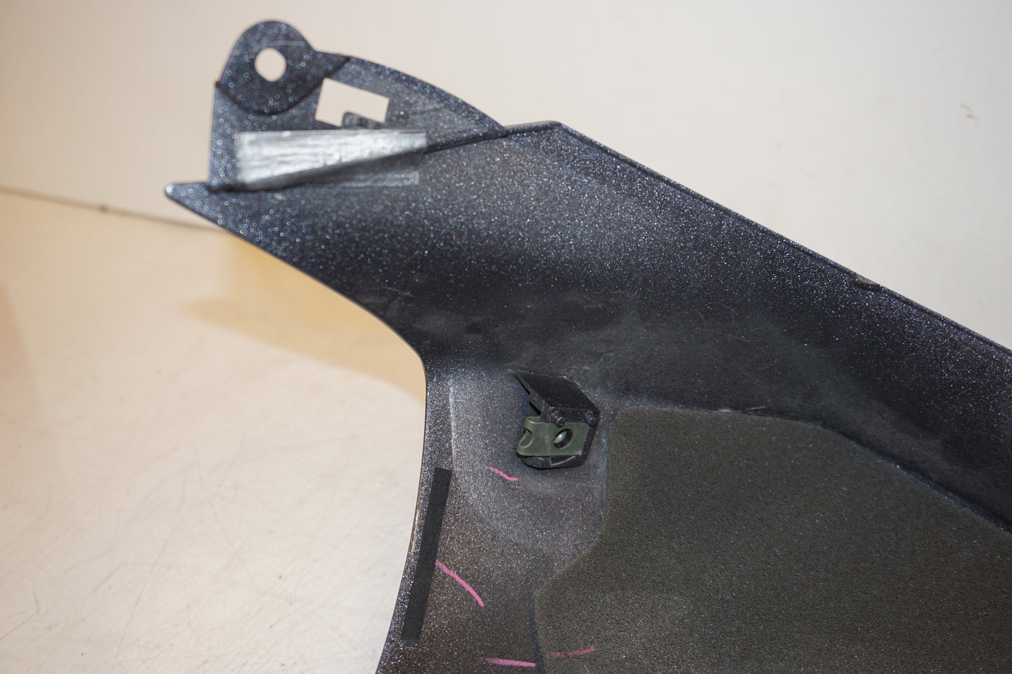 Extrabild1 på Bensintankskåpa från en Yamaha YZF 1000 R1 -2005 motorcykel.