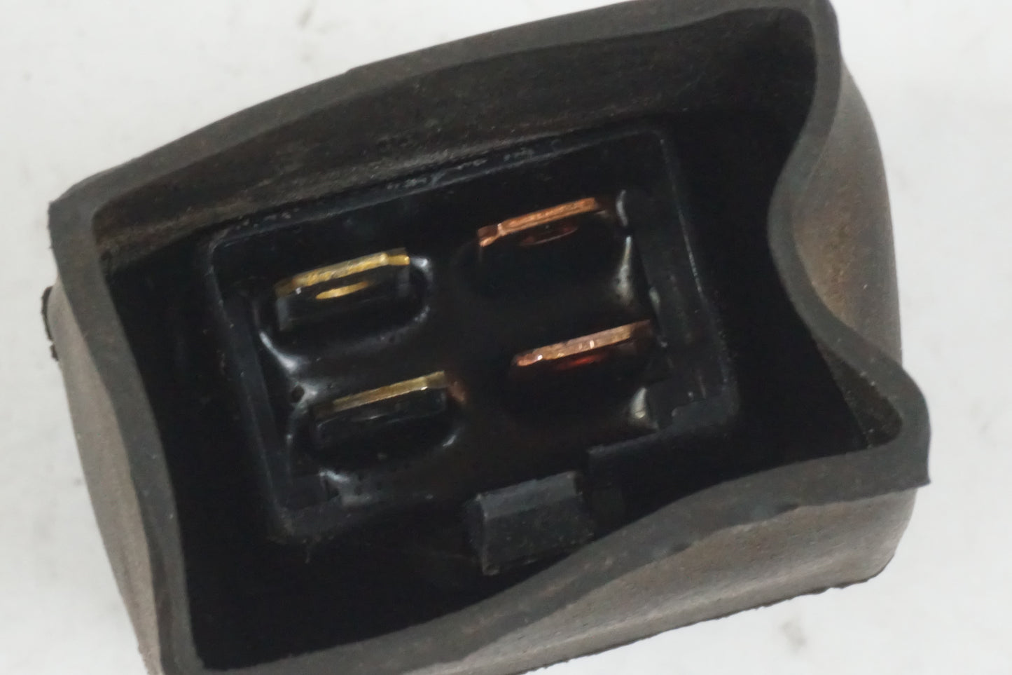 Höger sida på Relä från en Honda CBR 1100 XX -1997 motorcykel.