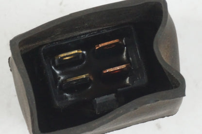 Höger sida på Relä från en Honda CBR 1100 XX -1997 motorcykel.