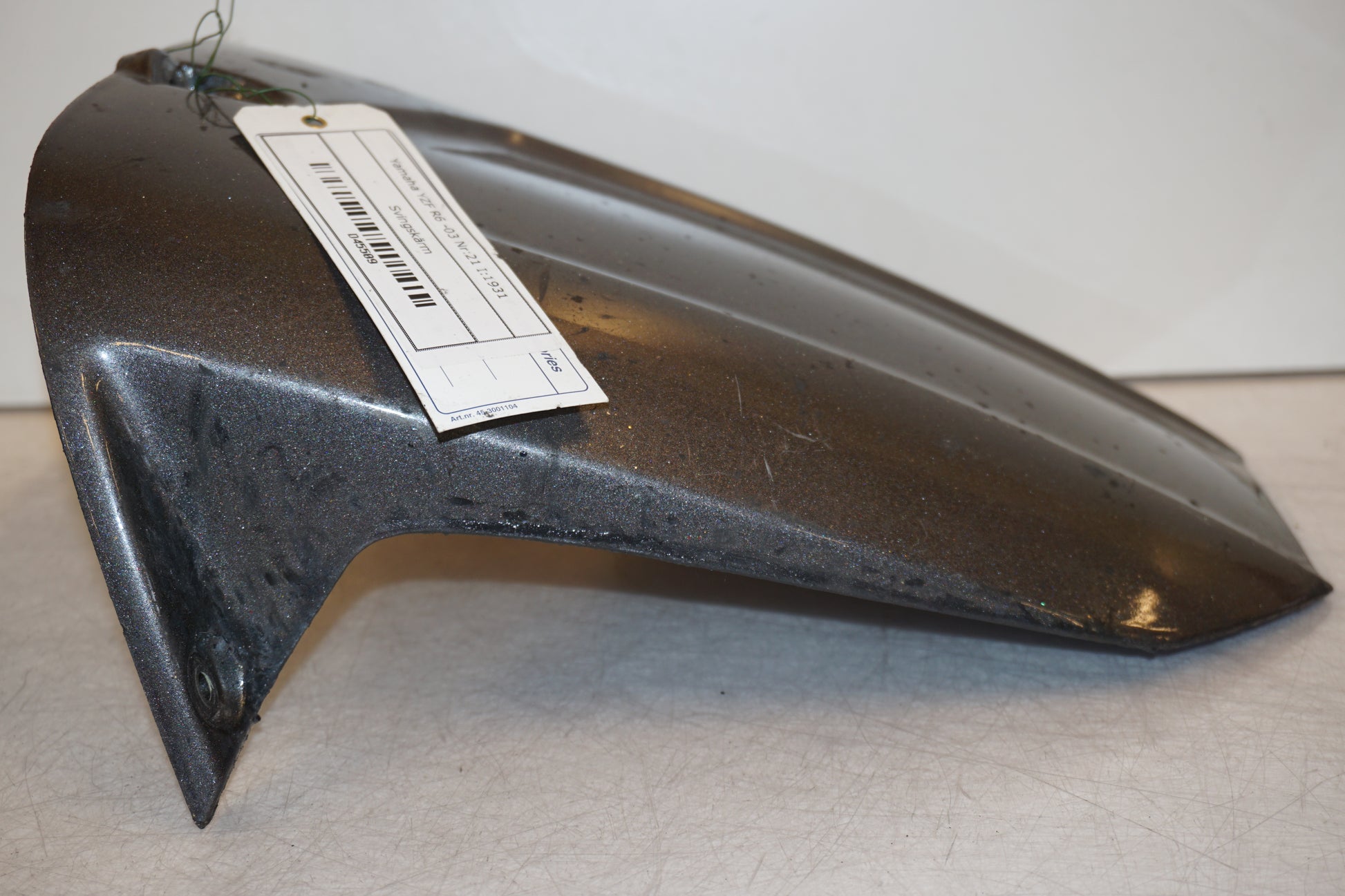 Snett uppifrån på Svingskärm från en Yamaha YZF R6 -2003 motorcykel.