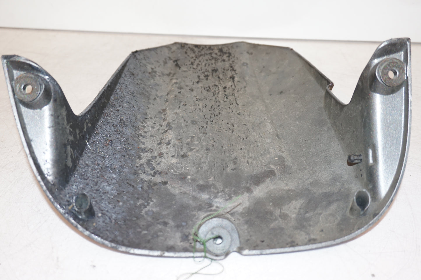 Snett nerifrån på Svingskärm från en Yamaha YZF R6 -2003 motorcykel.