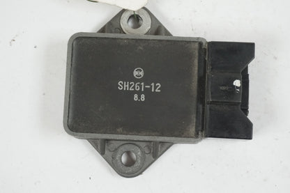 Framsidan på Likriktare från en Honda CB 750 SF -1999 motorcykel.