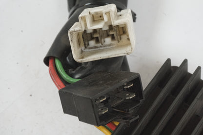 Höger sida på Likriktare från en Honda CBR 600 -2002 motorcykel.