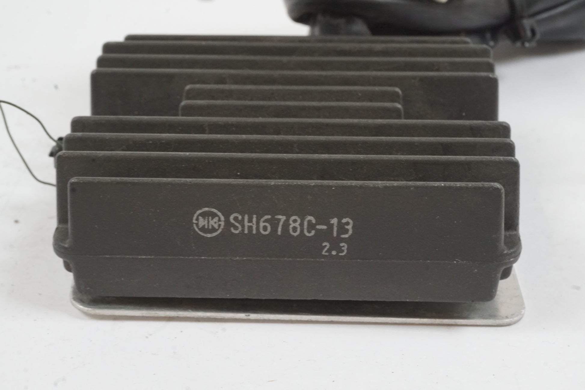 Snett uppifrån på Likriktare från en Honda CBR 600 -2002 motorcykel.