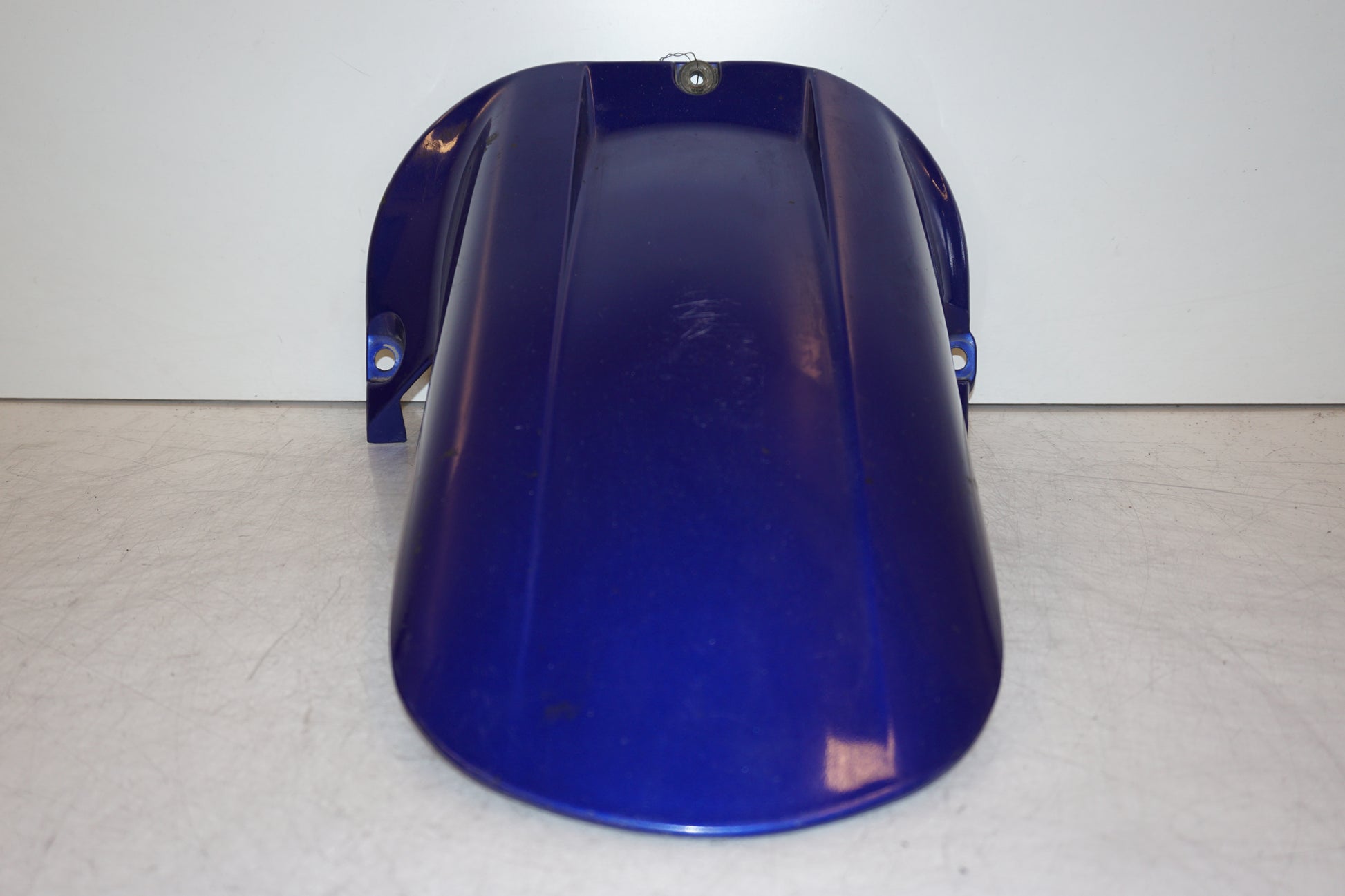 Snett uppifrån på Svingskärm från en Yamaha YZF 1000 R1 -1999 motorcykel.