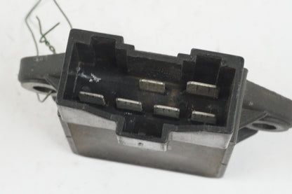 Vänster sida på Likriktare från en Honda CB 750 SF -1993 motorcykel.