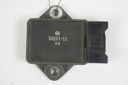 Framsidan på Likriktare från en Honda CB 750 SF -1999 motorcykel.