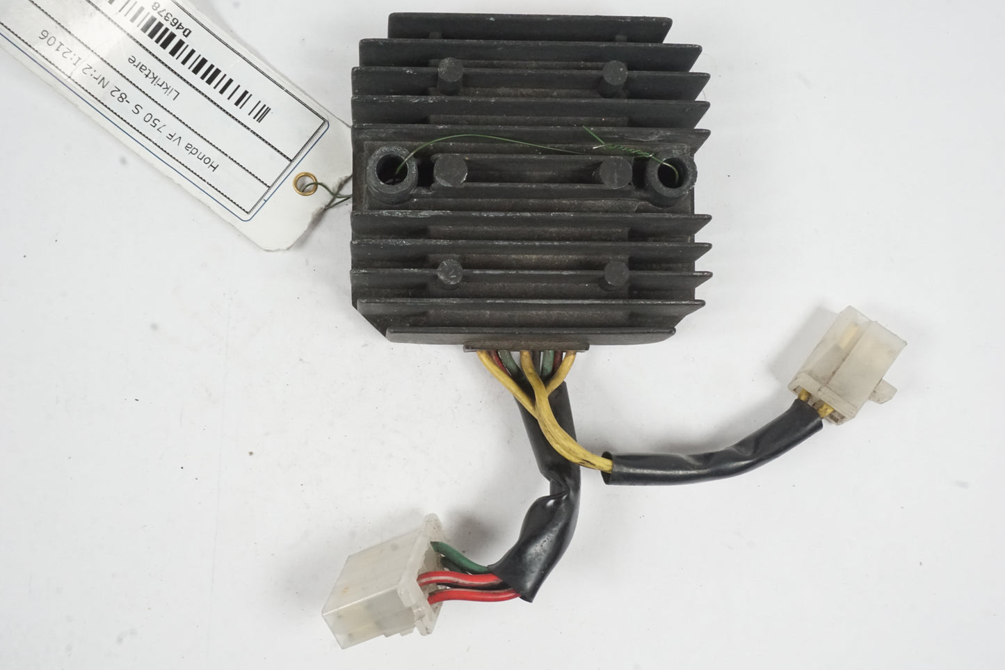 Framsidan på Likriktare från en Honda VF 750 S -1982 motorcykel.