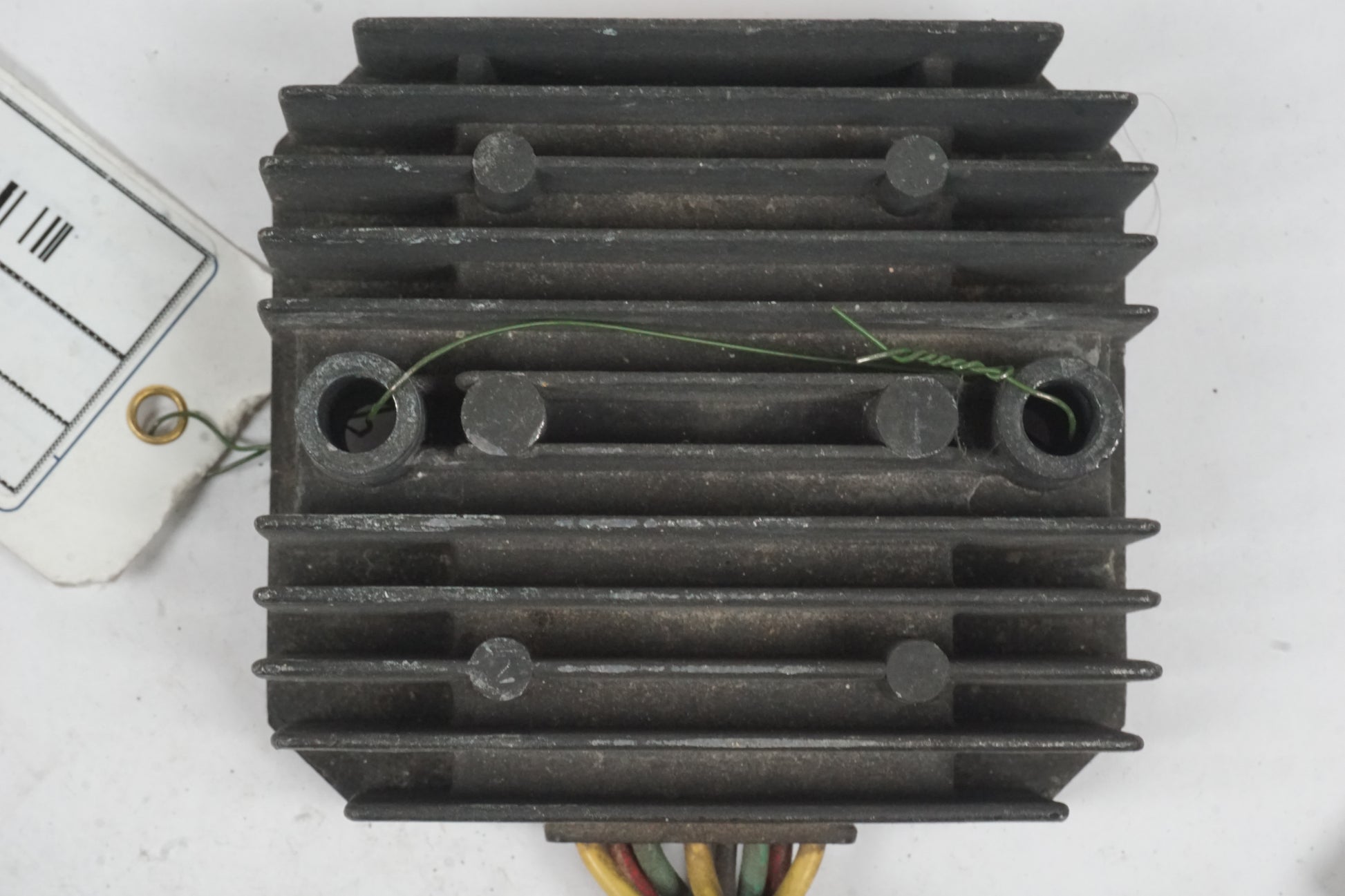 Baksidan på Likriktare från en Honda VF 750 S -1982 motorcykel.