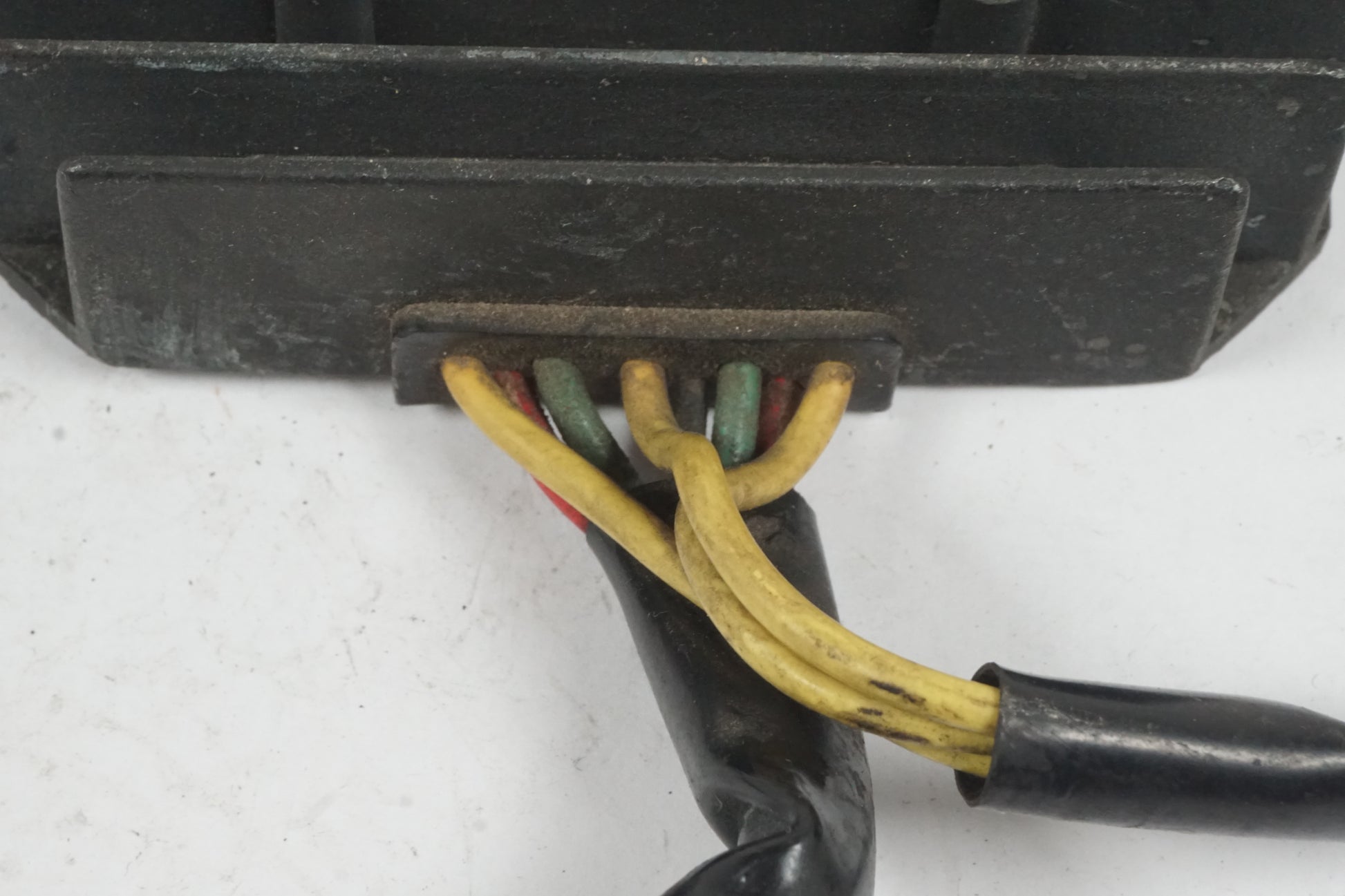 Vänster sida på Likriktare från en Honda VF 750 S -1982 motorcykel.