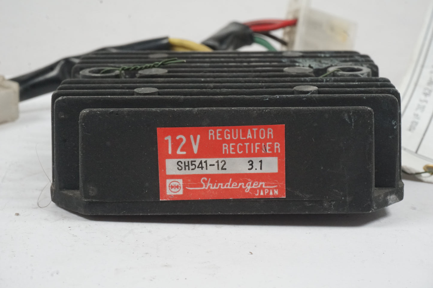 Snett nerifrån på Likriktare från en Honda VF 750 S -1982 motorcykel.