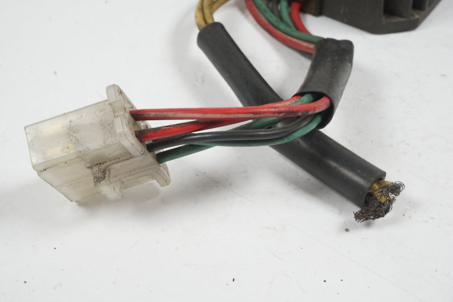 Vänster sida på Likriktare från en Honda VF 750 S -1982 motorcykel.