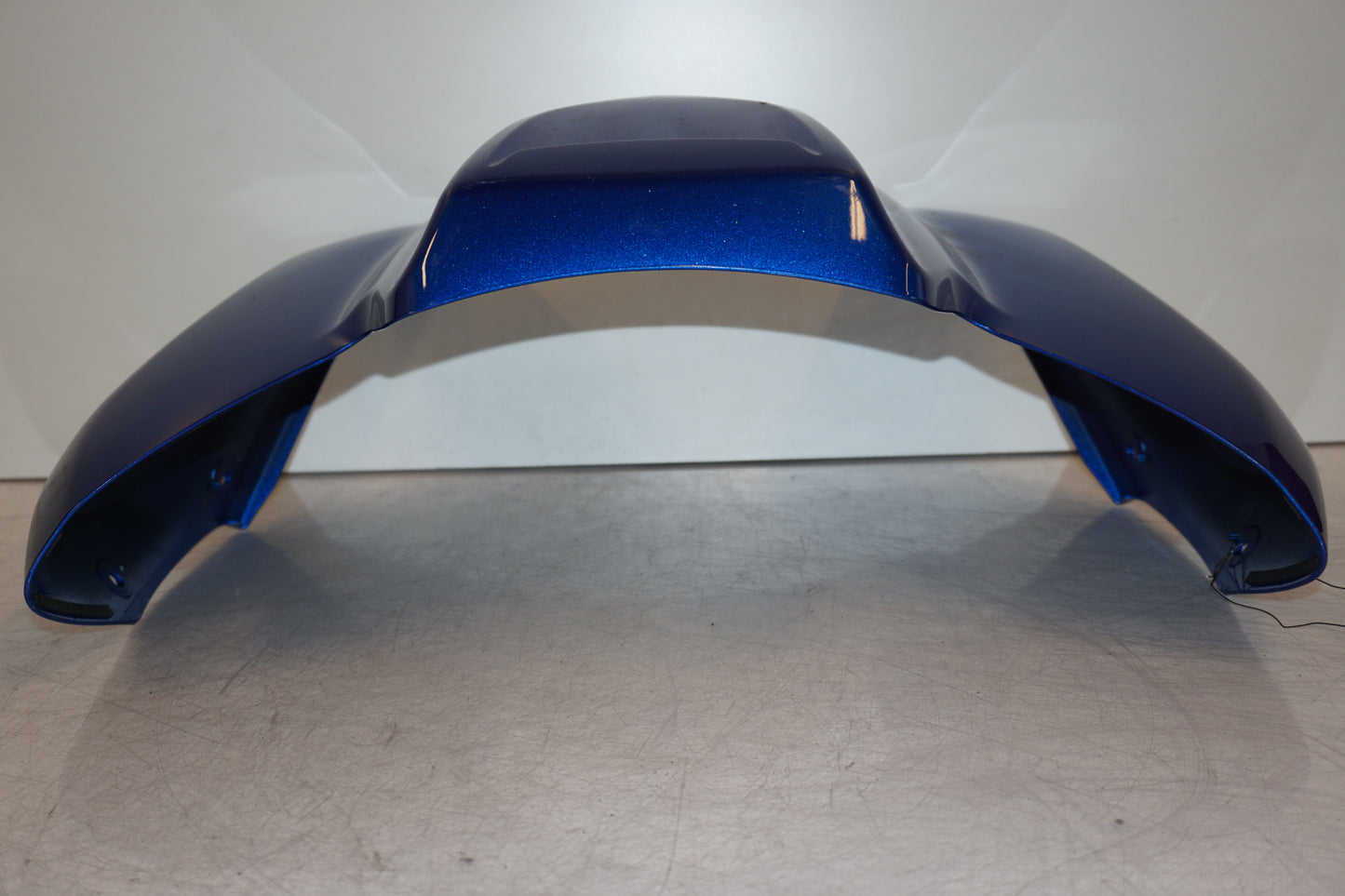 Vänster sida på Bensintankskåpa från en Yamaha FZ-8 -2011 motorcykel.