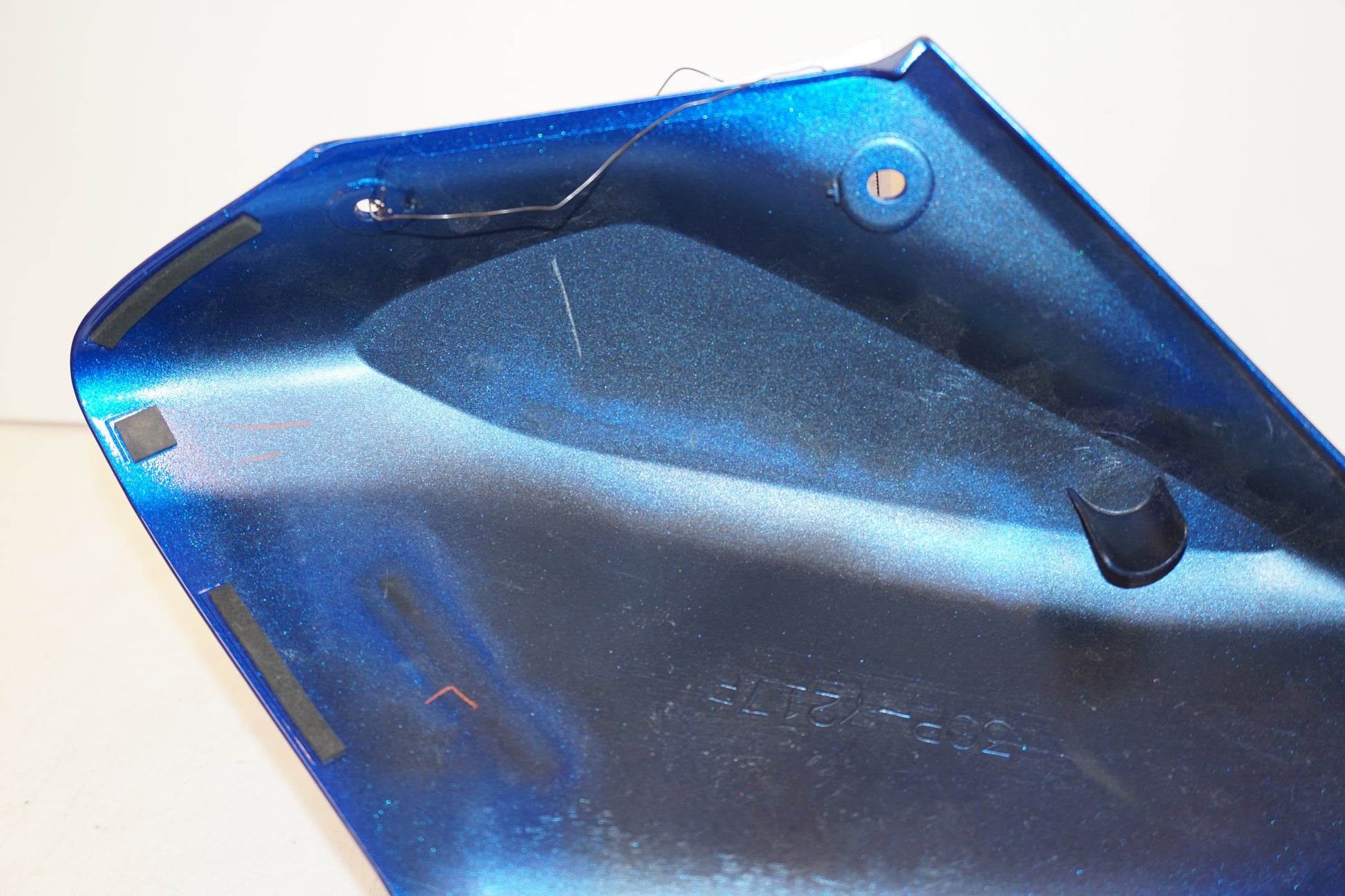 Extrabild3 på Bensintankskåpa från en Yamaha FZ-8 -2011 motorcykel.