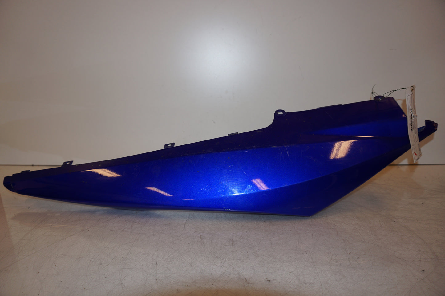 Framsidan på Bakvinge från en Yamaha YZF-R 125 -2009 motorcykel.