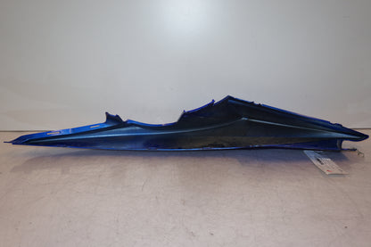 Snett nerifrån på Bakvinge från en Yamaha YZF-R 125 -2009 motorcykel.