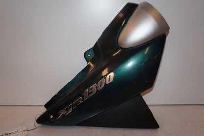 Framsidan på Sidopanel från en Yamaha XJR 1300 -1999 motorcykel.