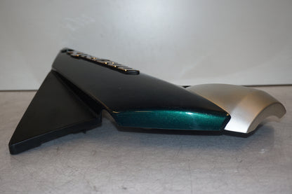 Snett uppifrån på Sidopanel från en Yamaha XJR 1300 -1999 motorcykel.