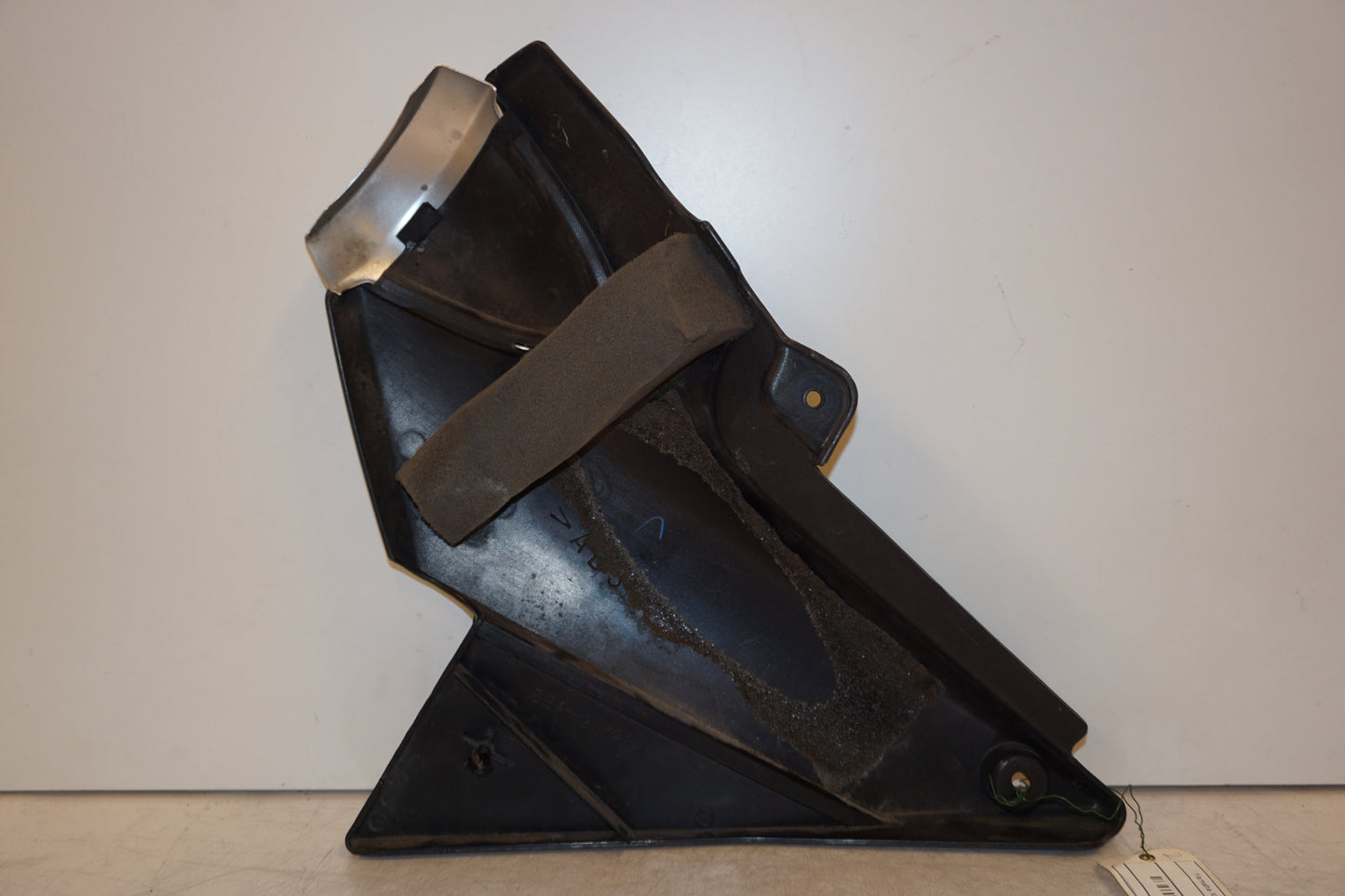 Snett nerifrån på Sidopanel från en Yamaha XJR 1300 -1999 motorcykel.