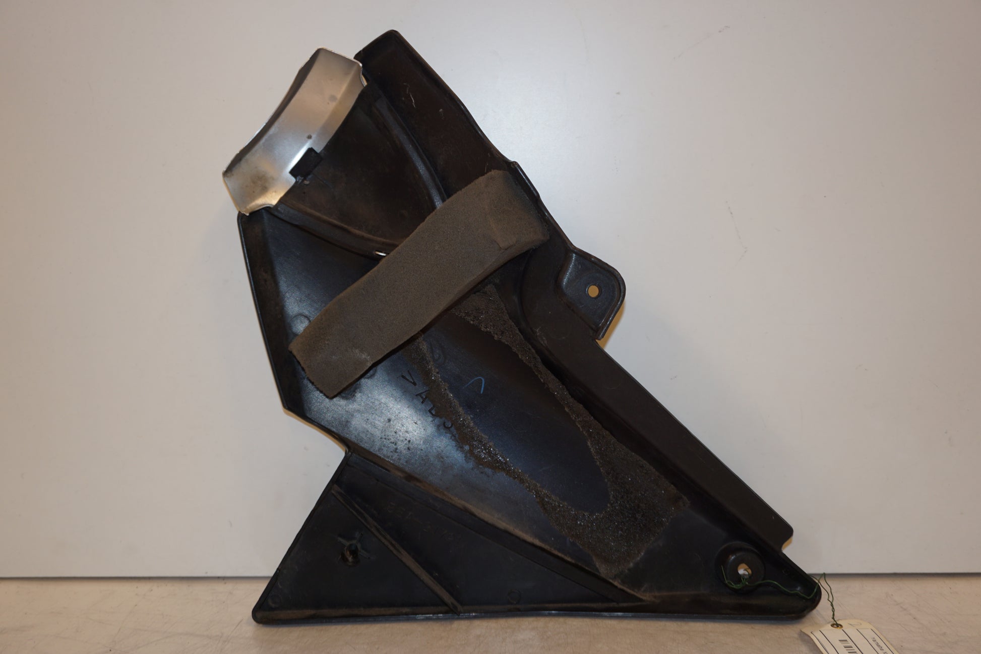 Snett nerifrån på Sidopanel från en Yamaha XJR 1300 -1999 motorcykel.