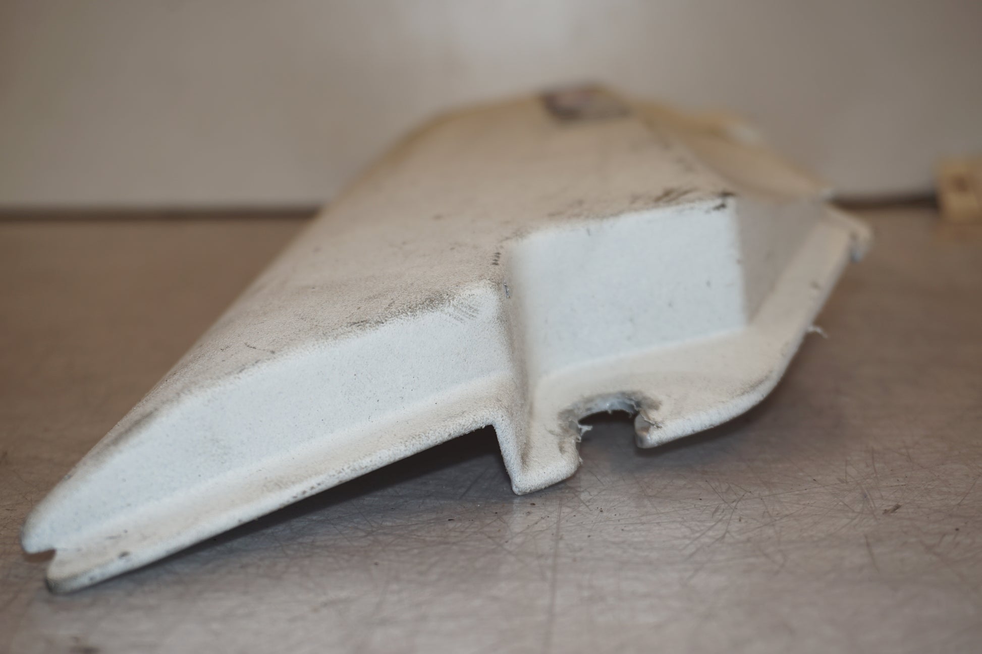 Snett nerifrån på Bakvinge från en Yamaha XTZ 750 -1989 motorcykel.