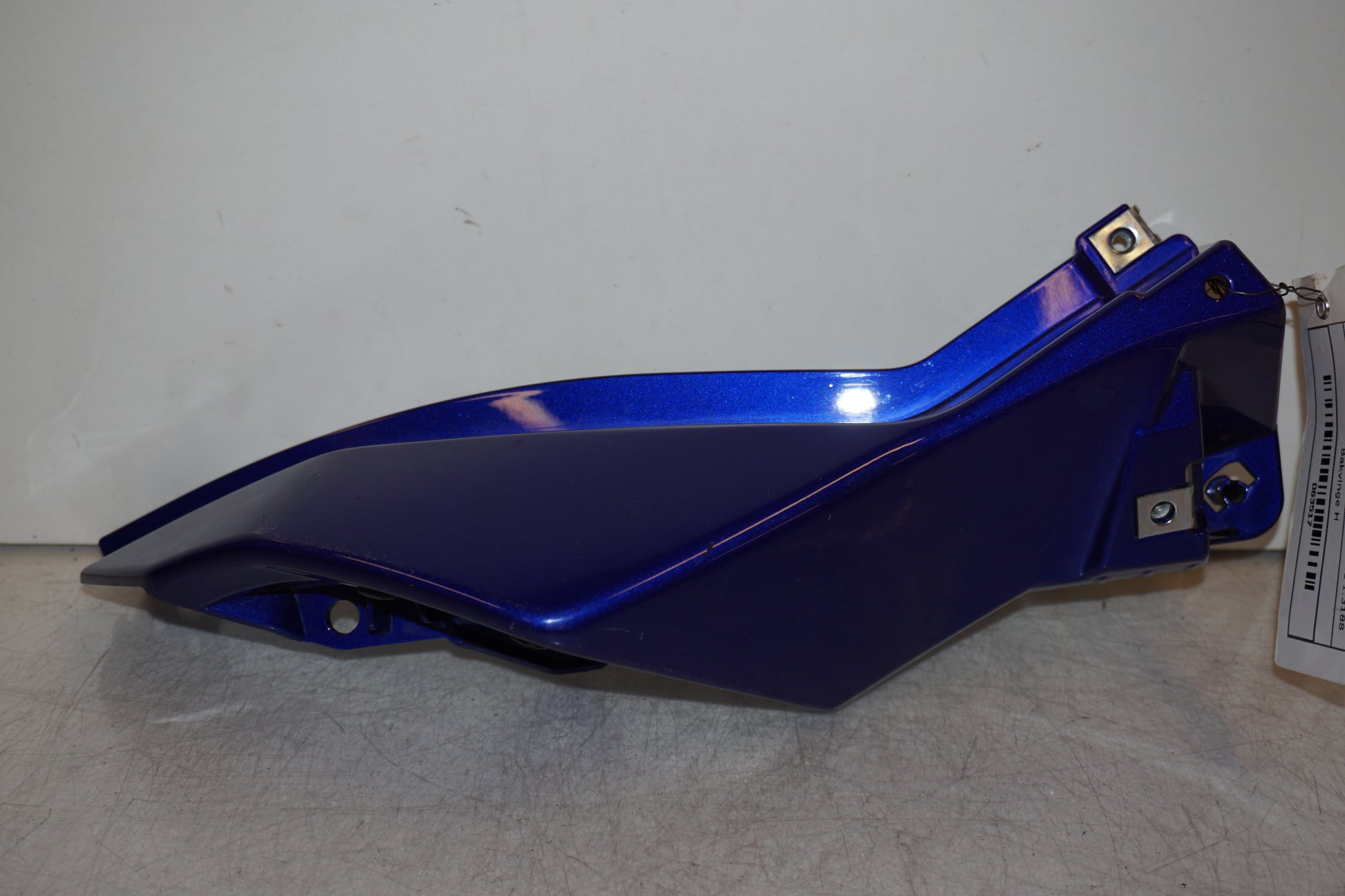 Framsidan på Bakvinge från en Yamaha MT-07 Tracer -2016 motorcykel.