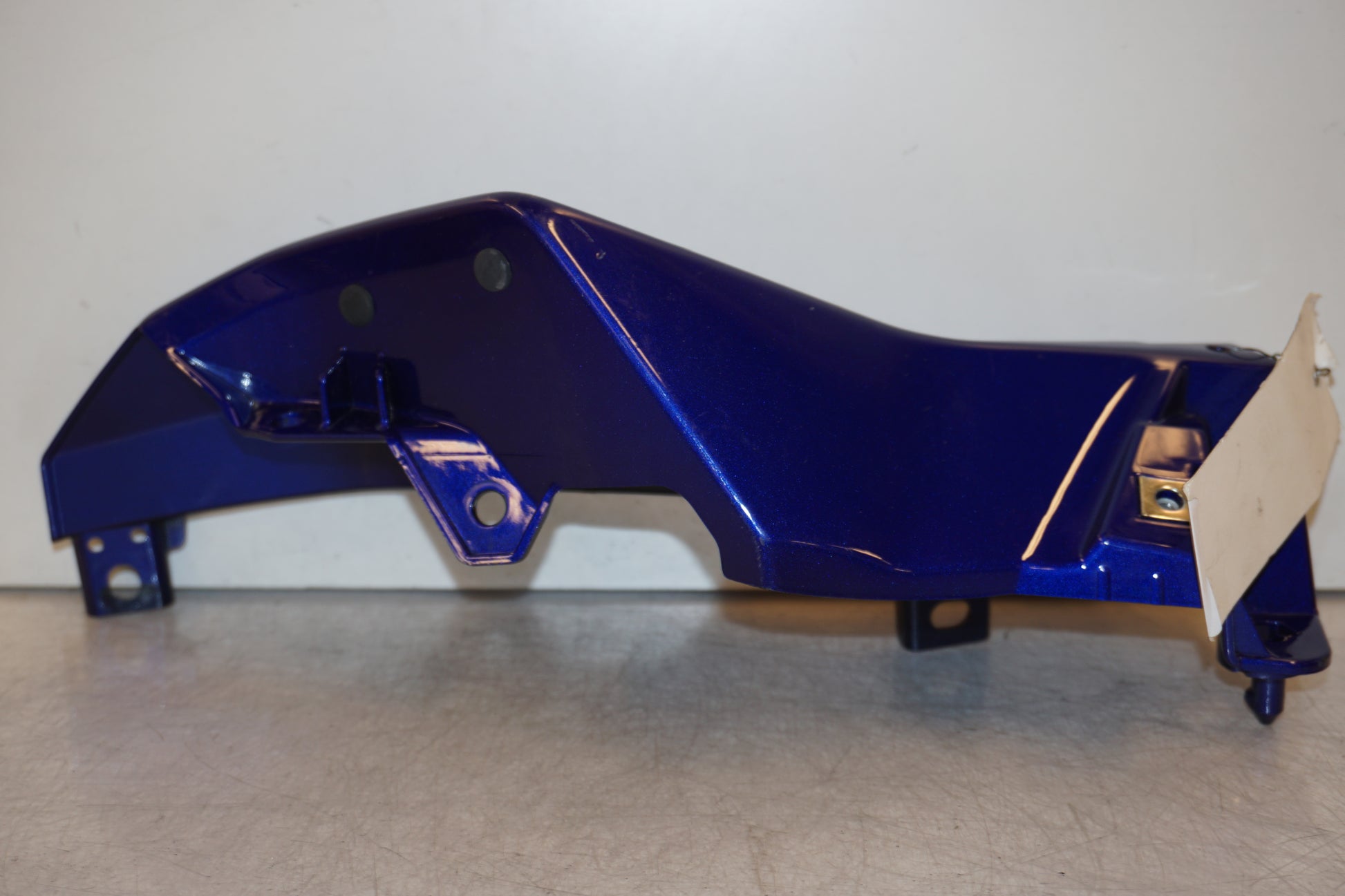 Baksidan på Bakvinge från en Yamaha MT-07 Tracer -2016 motorcykel.