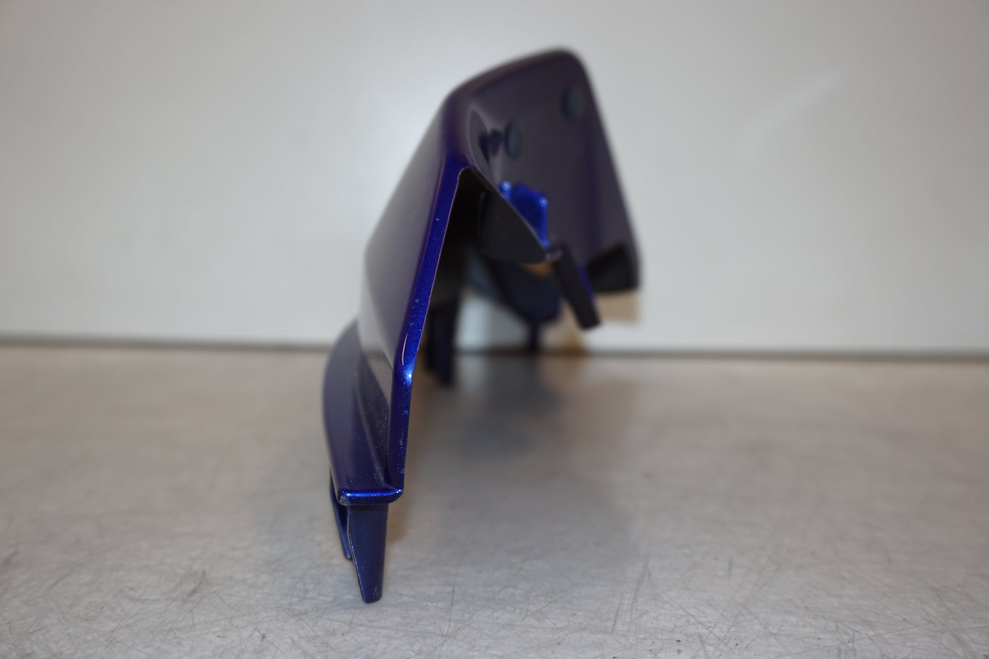 Höger sida på Bakvinge från en Yamaha MT-07 Tracer -2016 motorcykel.