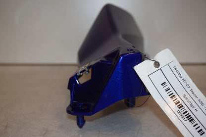 Snett uppifrån på Bakvinge från en Yamaha MT-07 Tracer -2016 motorcykel.