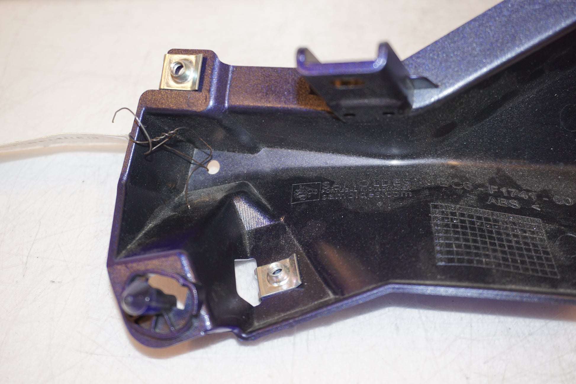 Extrabild1 på Bakvinge från en Yamaha MT-07 Tracer -2016 motorcykel.