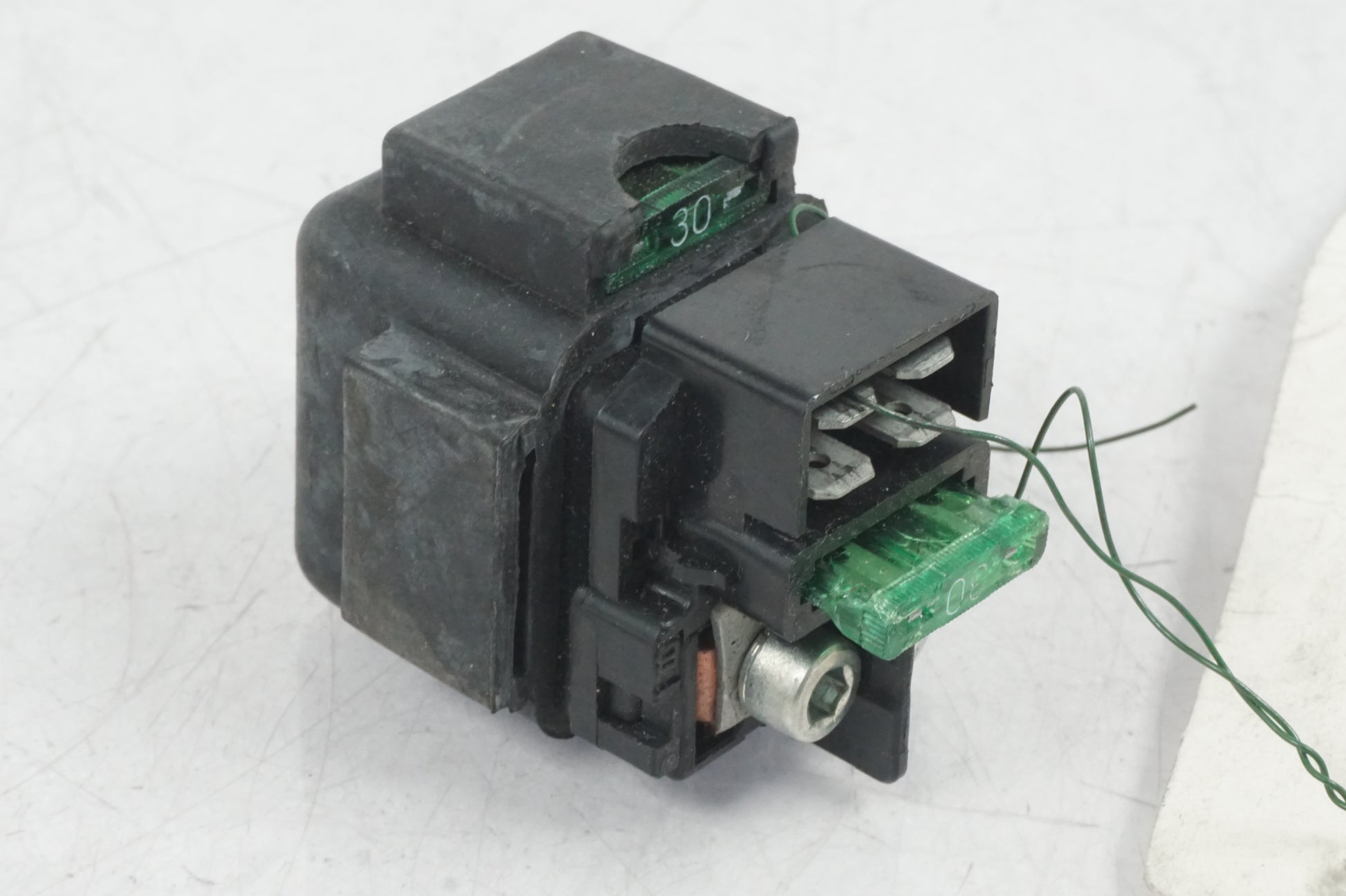 Framsidan på Startrelä från en Honda CBR 600 RR -2004 motorcykel.