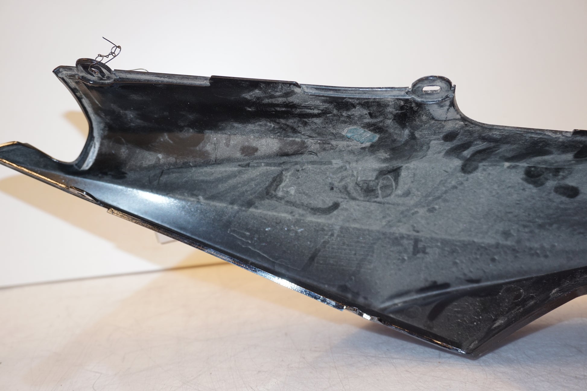 Snett uppifrån på Bakvinge från en Yamaha YZF-R 125 -2009 motorcykel.