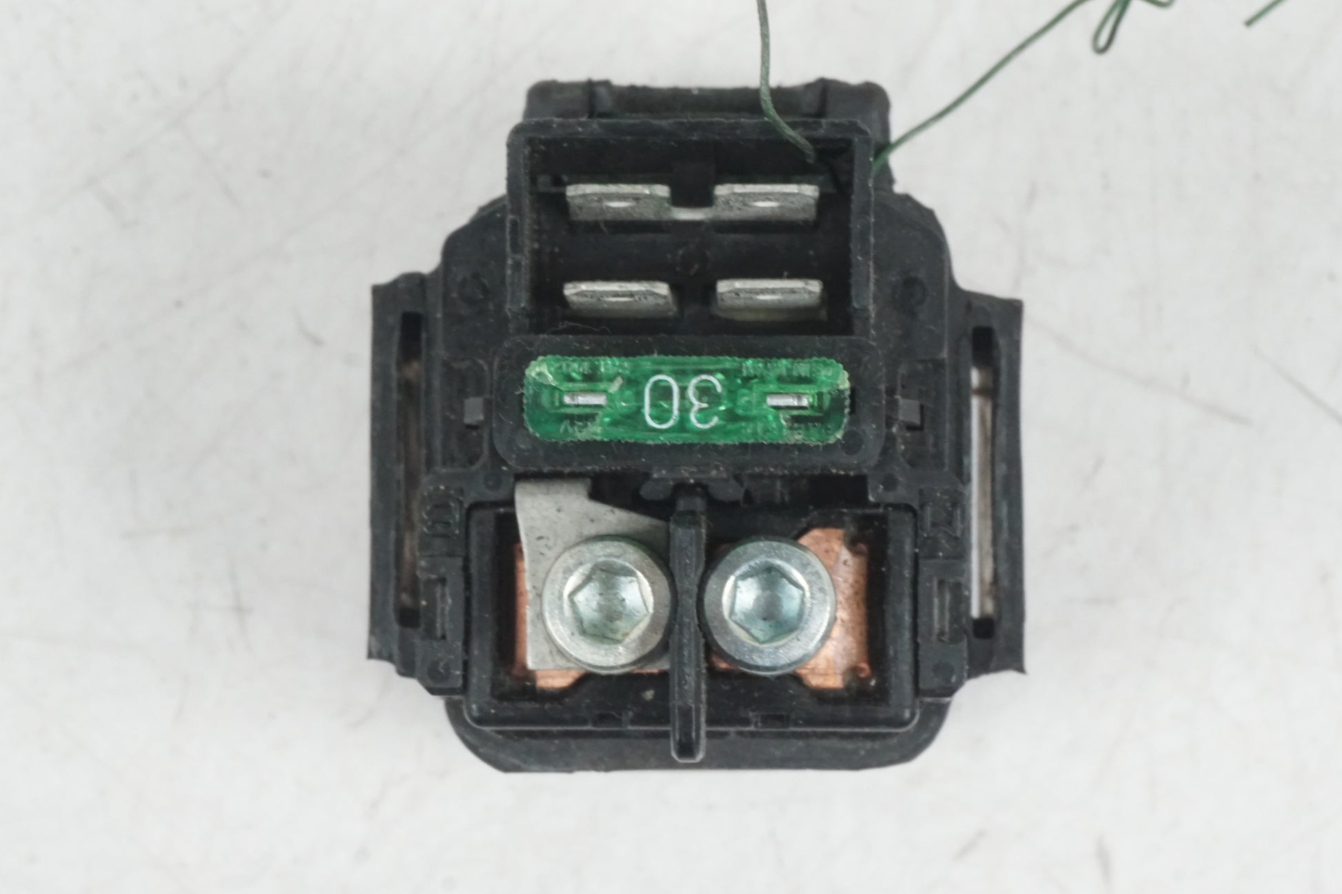 Baksidan på Startrelä från en Honda CBR 600 RR -2004 motorcykel.