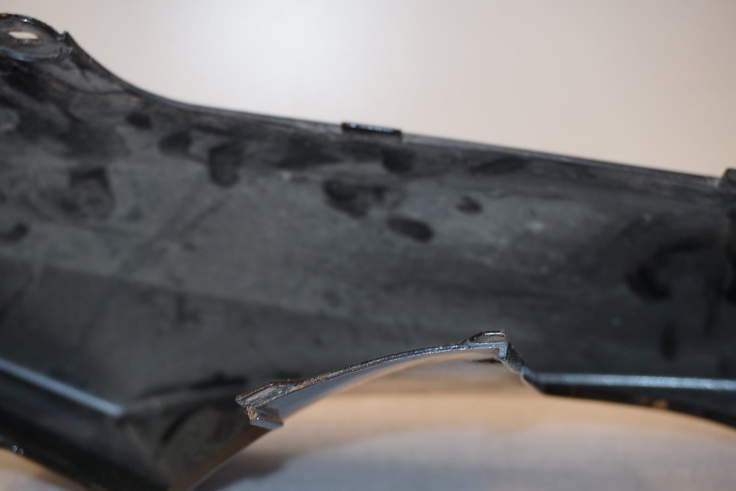 Snett nerifrån på Bakvinge från en Yamaha YZF-R 125 -2009 motorcykel.