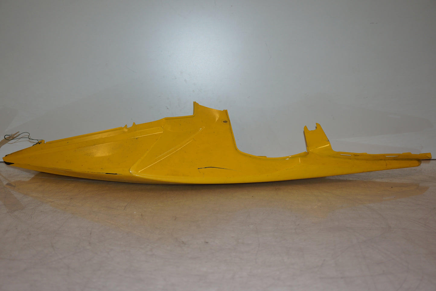 Framsidan på Bakvinge från en Yamaha YZF-R 125 -2008 motorcykel.