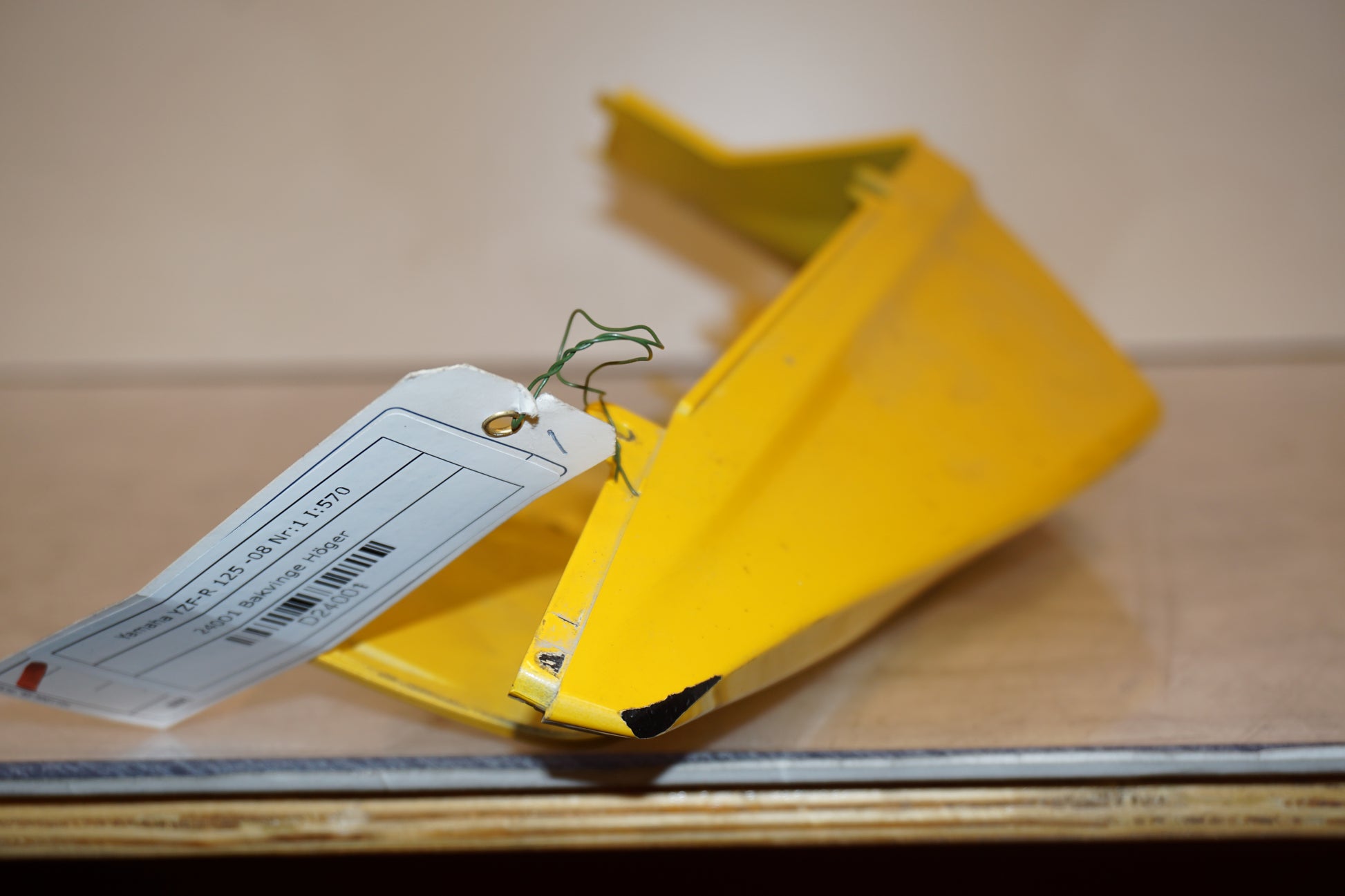 Baksidan på Bakvinge från en Yamaha YZF-R 125 -2008 motorcykel.