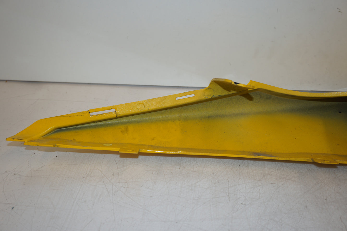 Vänster sida på Bakvinge från en Yamaha YZF-R 125 -2008 motorcykel.